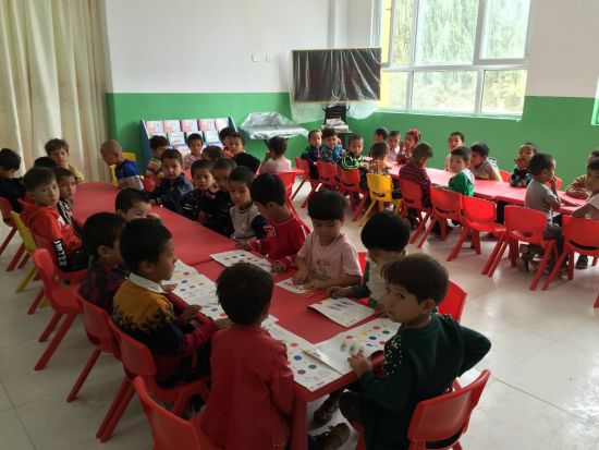 农村双语幼儿园是孩子们的欢乐园