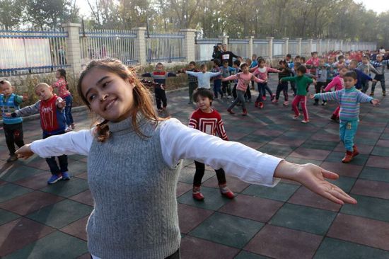新疆昌吉市建双语幼儿园解决牧区孩子入托问题